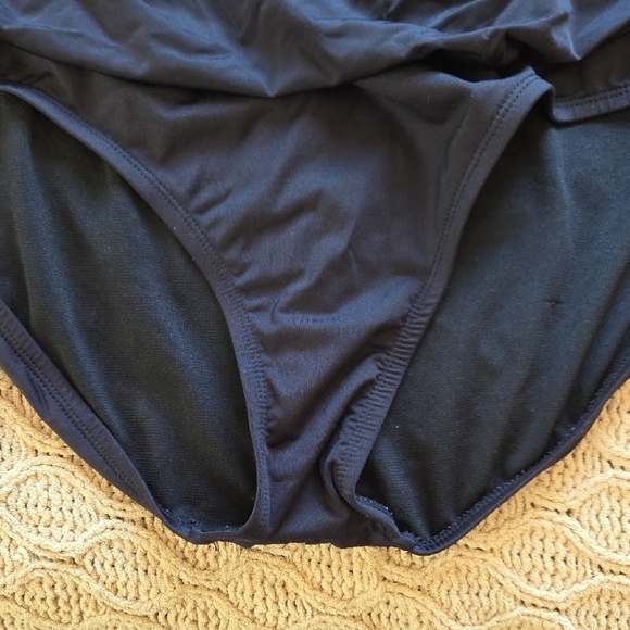 Kenneth Cole Reaction Black Halter Neck Ruched Swimsuit - Size 1X - Picture 5 of 10